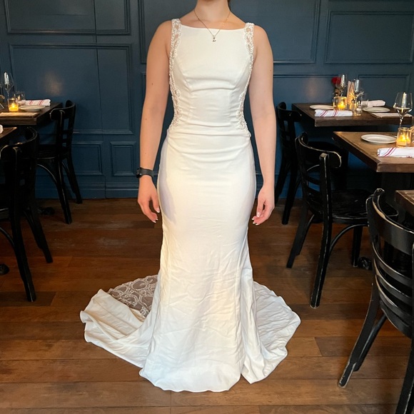 BEAUTIFUL WEDDING DRESS - Picture 10 of 16